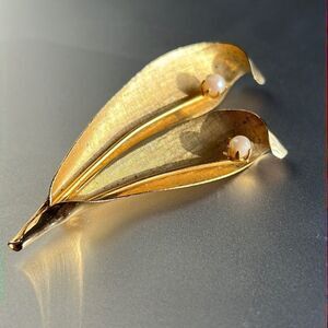Vintage Gold Tone & Faux Pearl Brooch - Unique and Beautiful